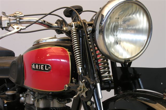 Ariel-1938-Red-Hunter-7