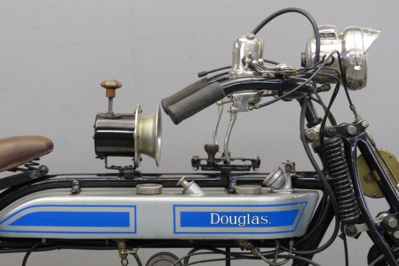Douglas-1920-2510-7