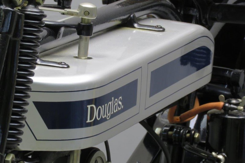 Douglas-1922-2610-7