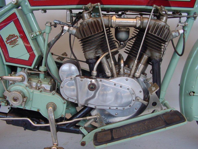 Harley-Davidson-1915-sot-3