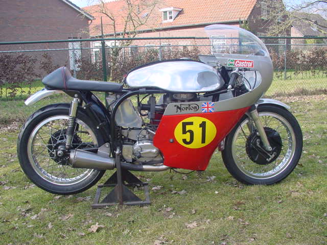 Norton-1956-ES2-racer-1