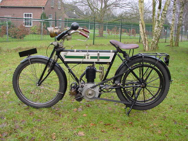 Triumph-1910-HD-2