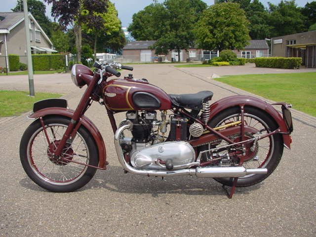 Triumph-1946-T100-FL-2