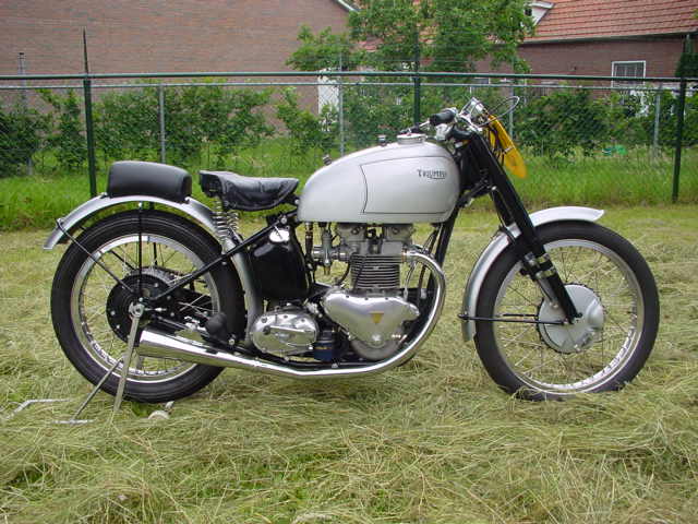 Triumph-1951-Grandprix-ph-1