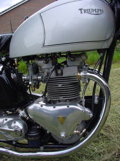 Triumph-1951-Grandprix-ph-3