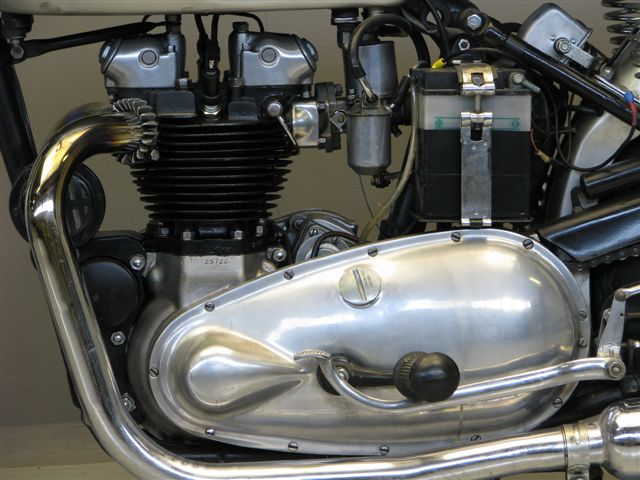 Triumph-1952-6T-Thunderbird-4