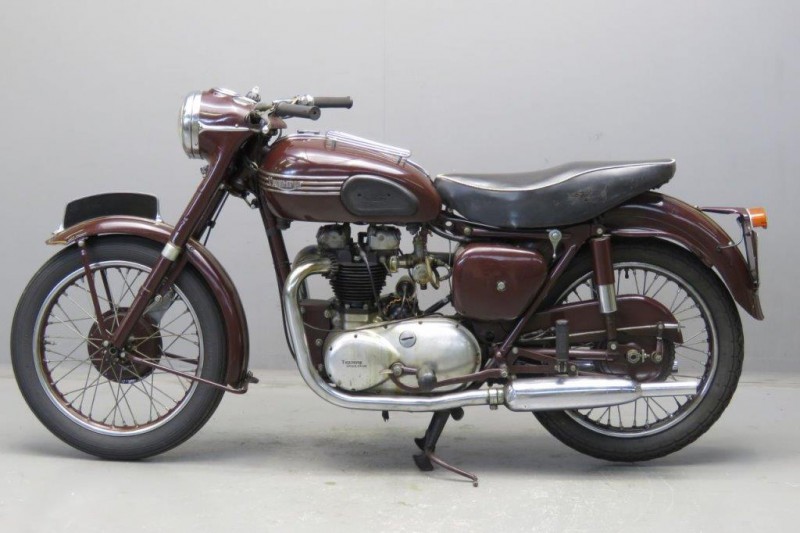 Triumph-1954-2604-6
