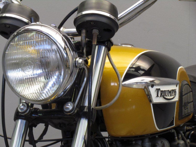 Triumph-1971-T120R-7