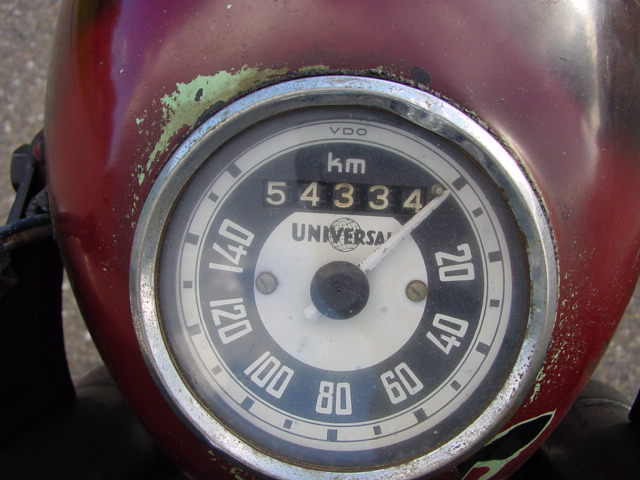 Universal-1952-580-JT-6