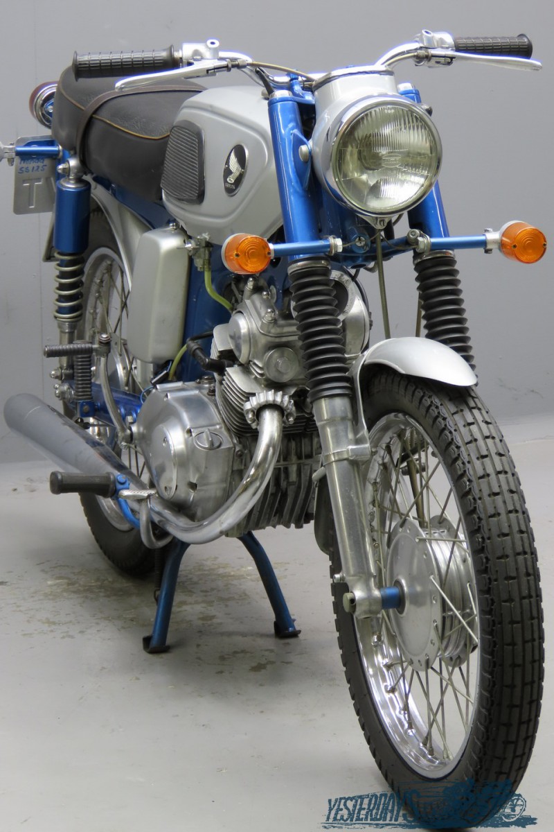 Honda-1967-125SS-3112-4